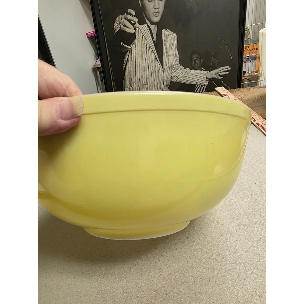 Vintage Pyrex 404 Yellow Primary Mixing Bowl 4 Quart Milk Glass 10.5 Inch - Picture 5 of 11